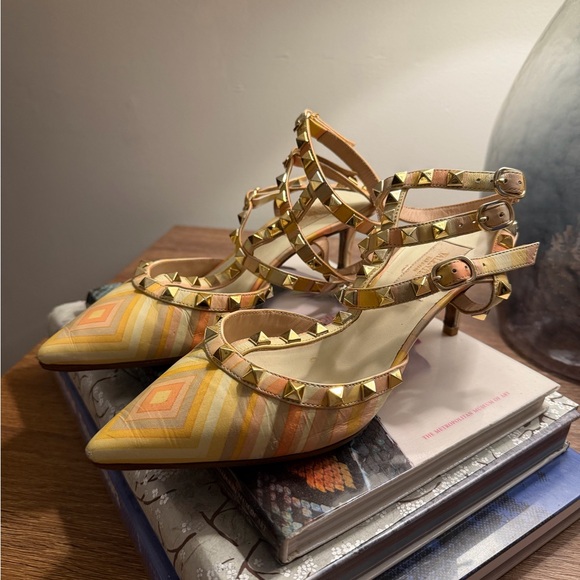 Valentino Garavani Rockstud Kitten Heels